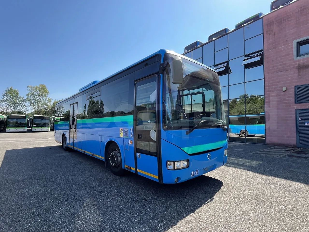 Iveco Crossway - 3/4 Front Right Side