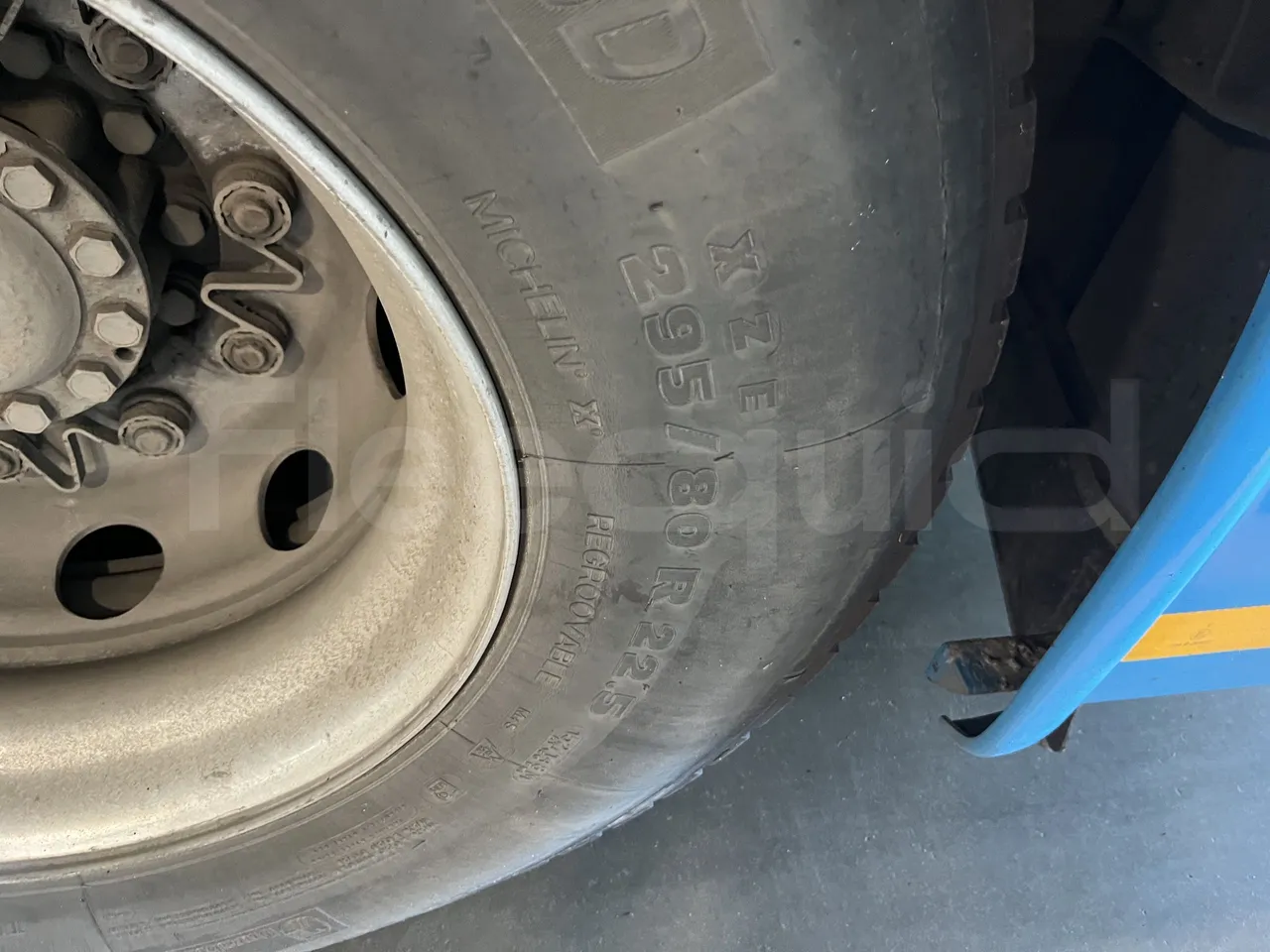 Iveco Crossway - Second Axle Left Side: Tyre Size