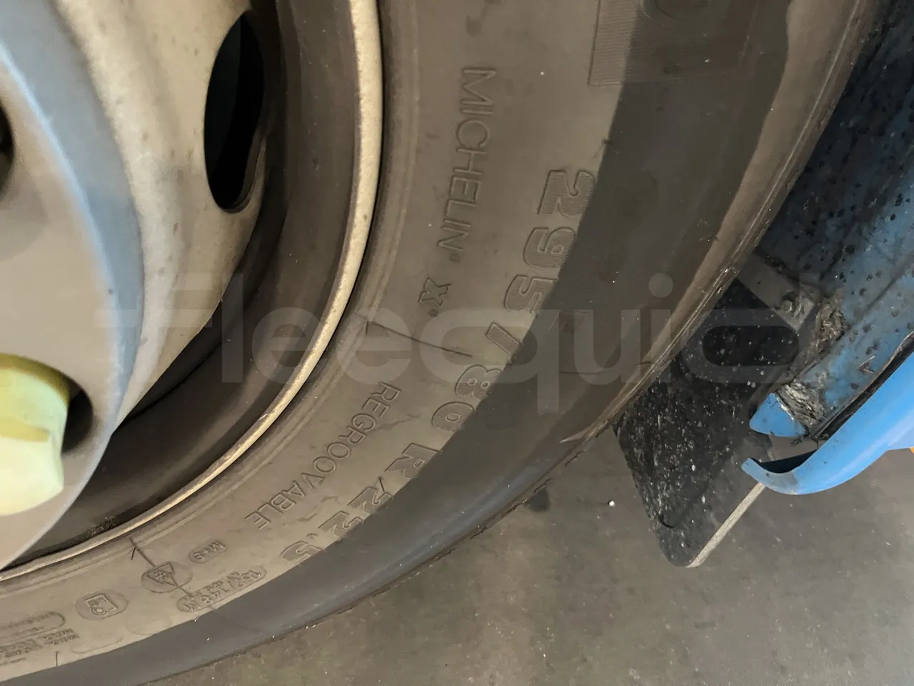 Iveco Crossway - First Axle Left Side: Tyre Size