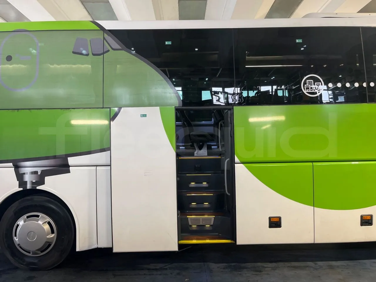 Man Lion's Coach B200746006 - Euro6 - 338kW - 12mt - front door 3 open