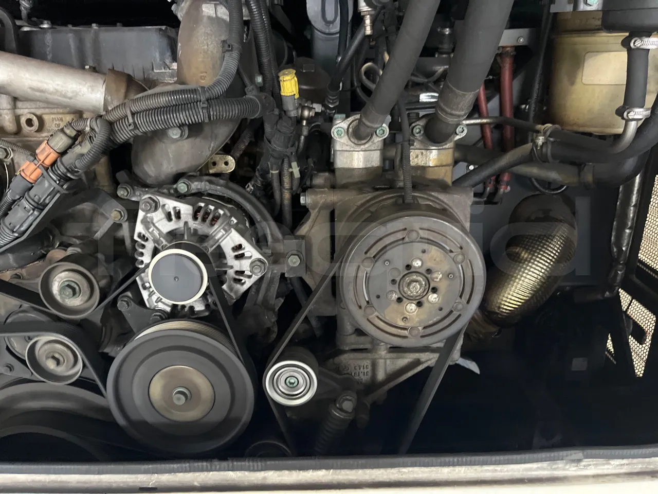 Man Lion's Coach B200746006 - Euro6 - 338kW - 12mt - air conditioning compressor