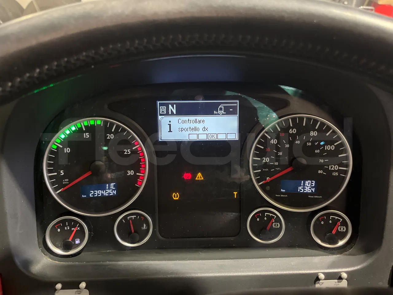 Man Lion's Coach B200746006 - Euro6 - 338kW - 12mt - dashboard lights on