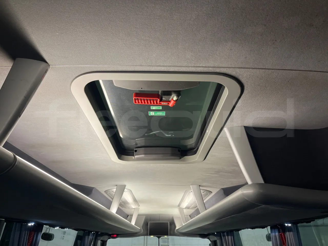 Man Lion's Coach B200746006 - Euro6 - 338kW - 12mt - roof hatch 1