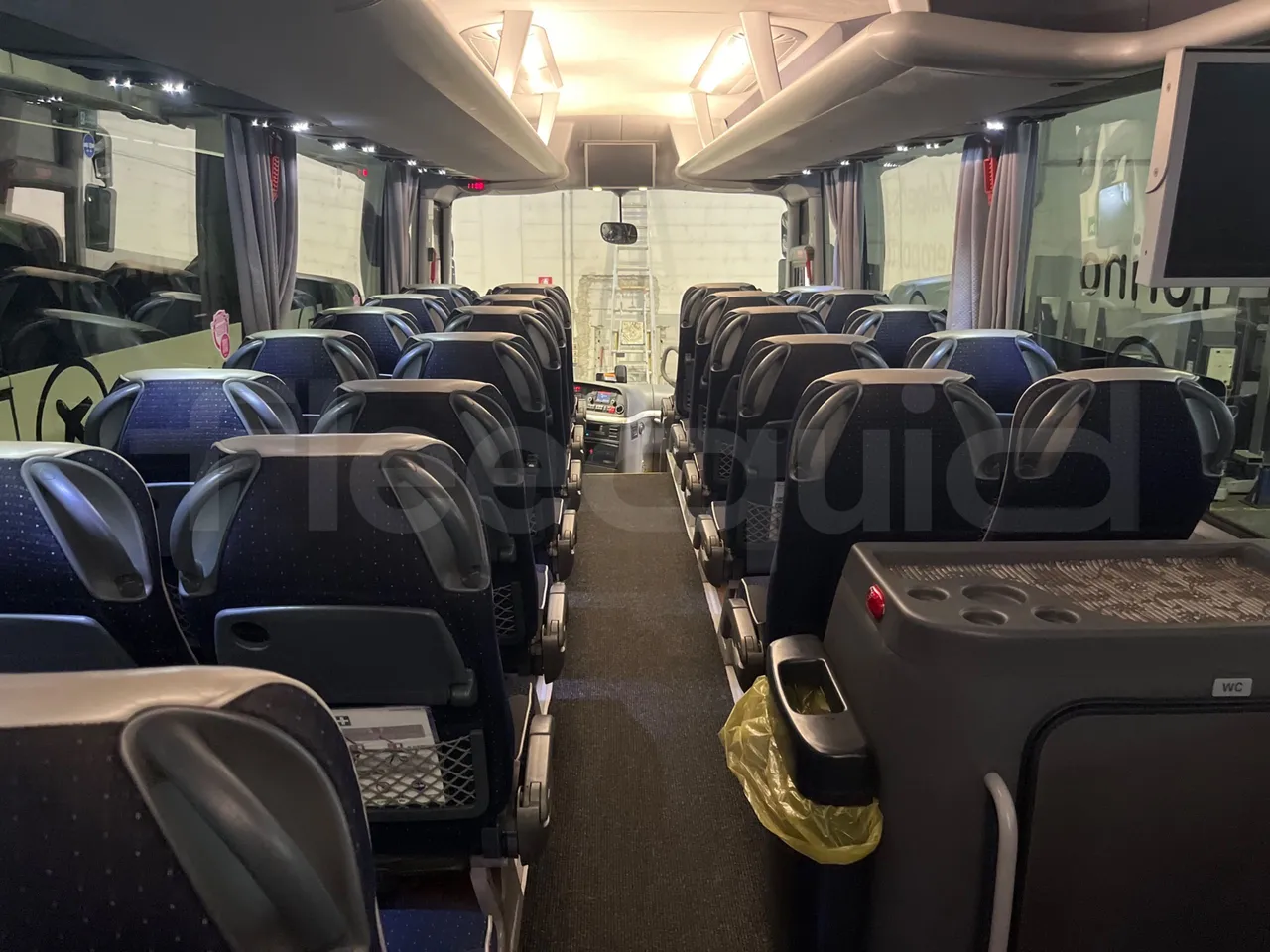 Man Lion's Coach B200746006 - Euro6 - 338kW - 12mt - forward view middle aisle