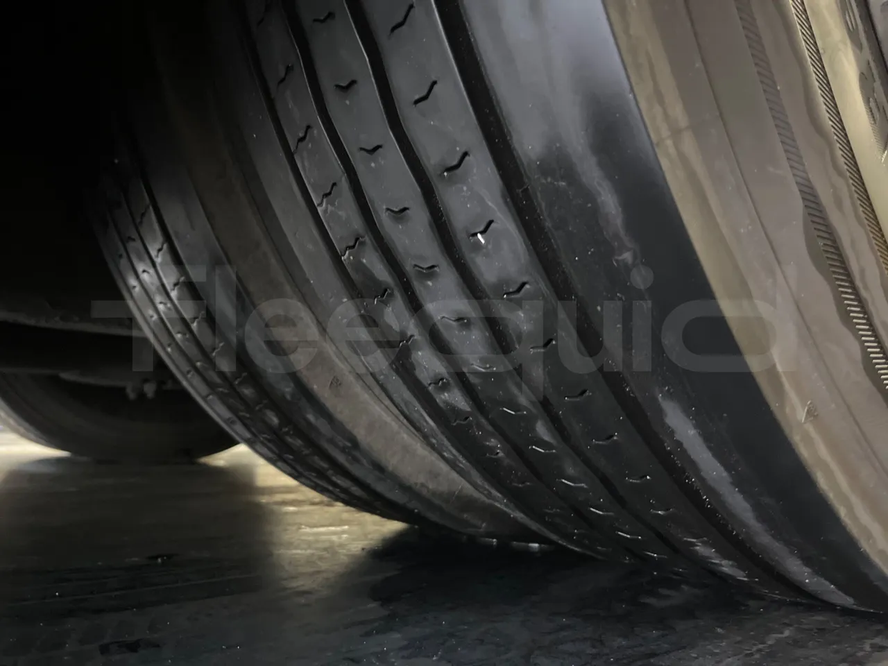 Man Lion's Coach B200746006 - Euro6 - 338kW - 12mt - tread condition front tires left