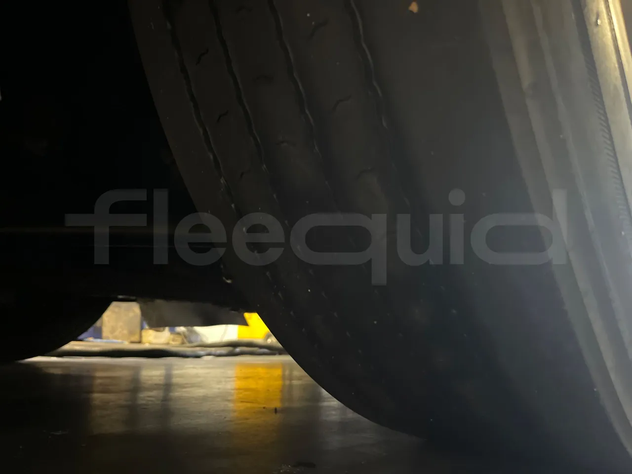 Man Lion's Coach B200746006 - Euro6 - 338kW - 12mt - tread condition second axle tires right