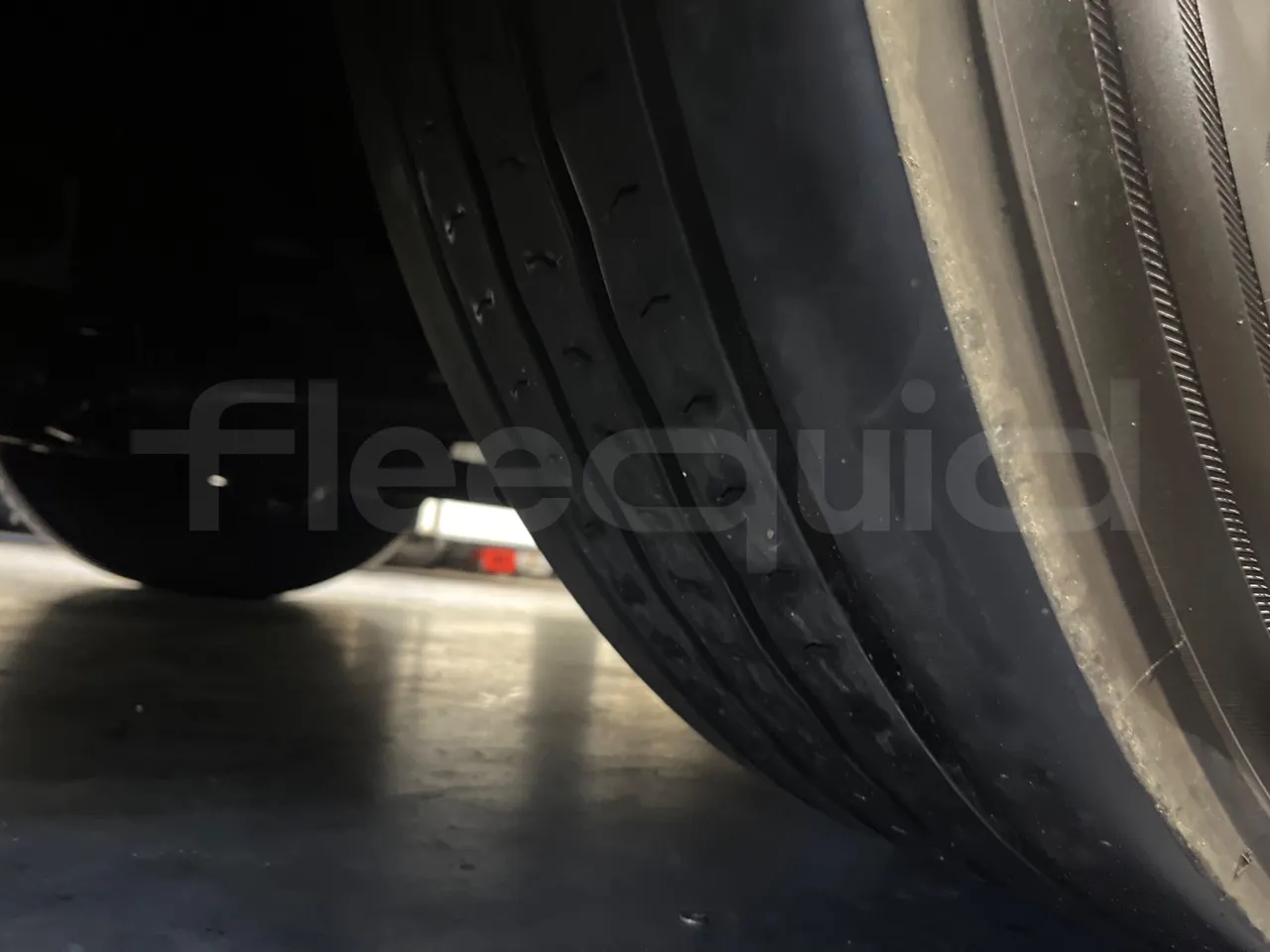 Man Lion's Coach B200746006 - Euro6 - 338kW - 12mt - rear left tire photo