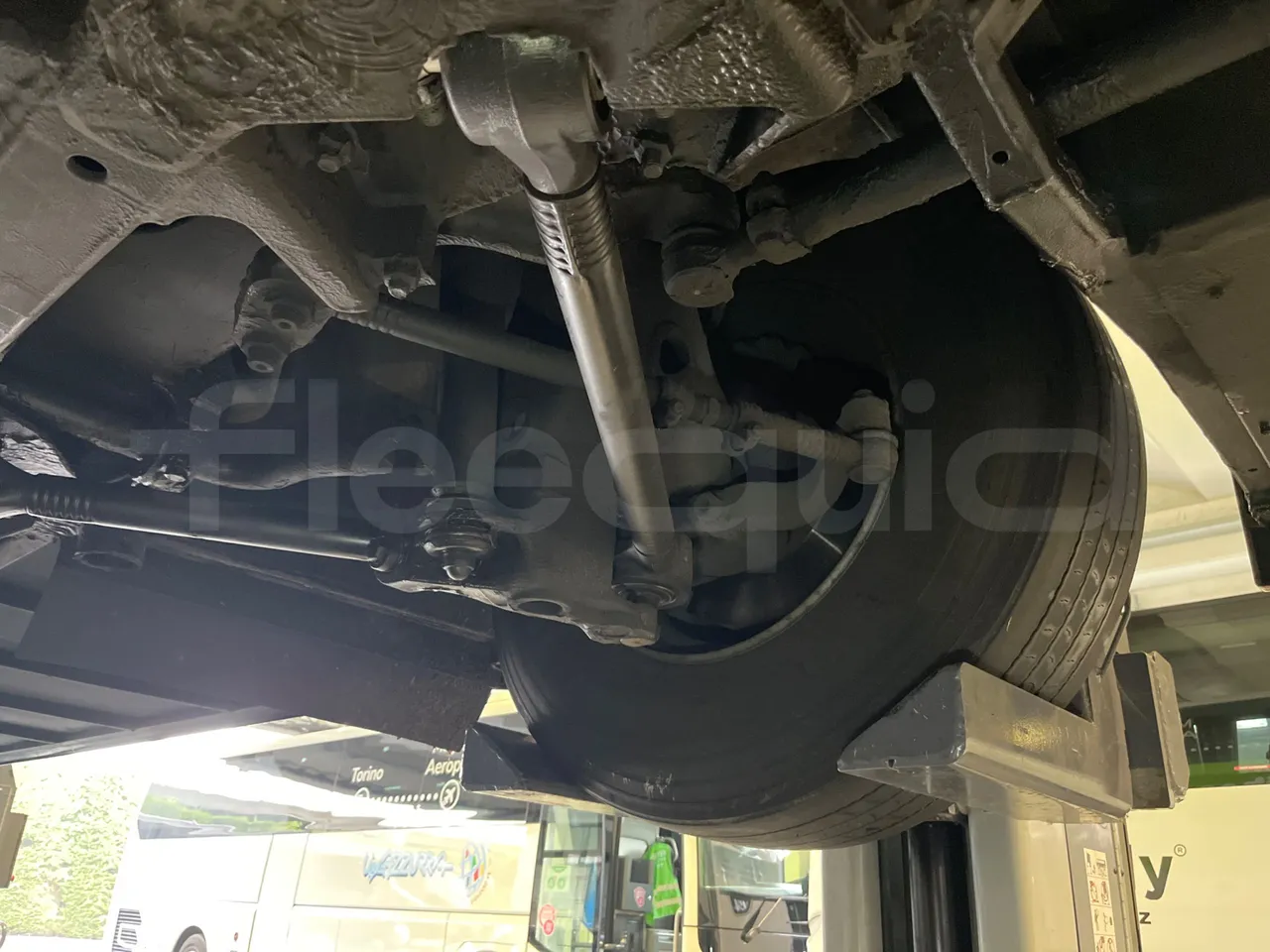 Man Lion's Coach B200746006 - Euro6 - 338kW - 12mt - front axle left side