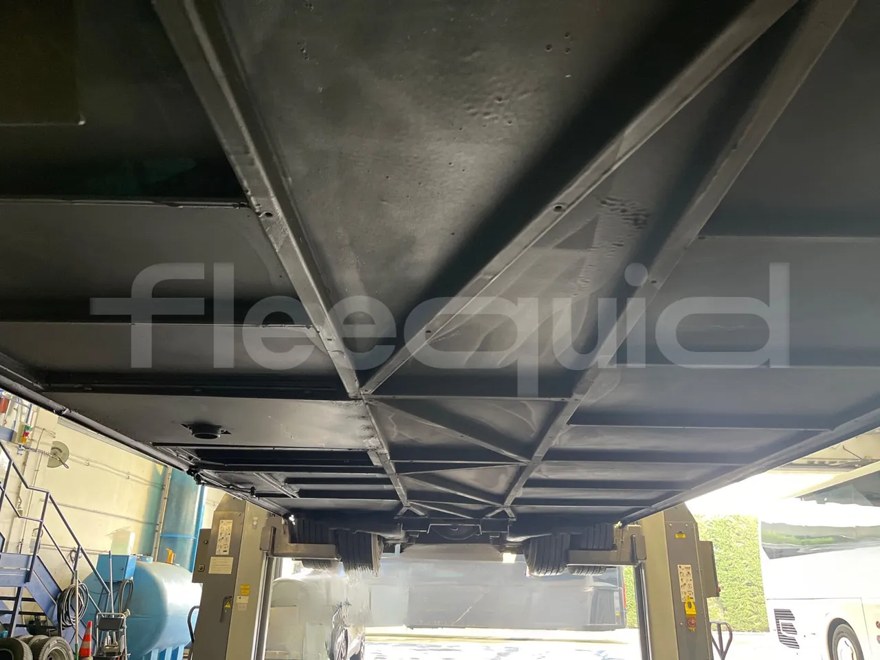 Man Lion's Coach B200746006 - Euro6 - 338kW - 12mt - central undercarriage photo