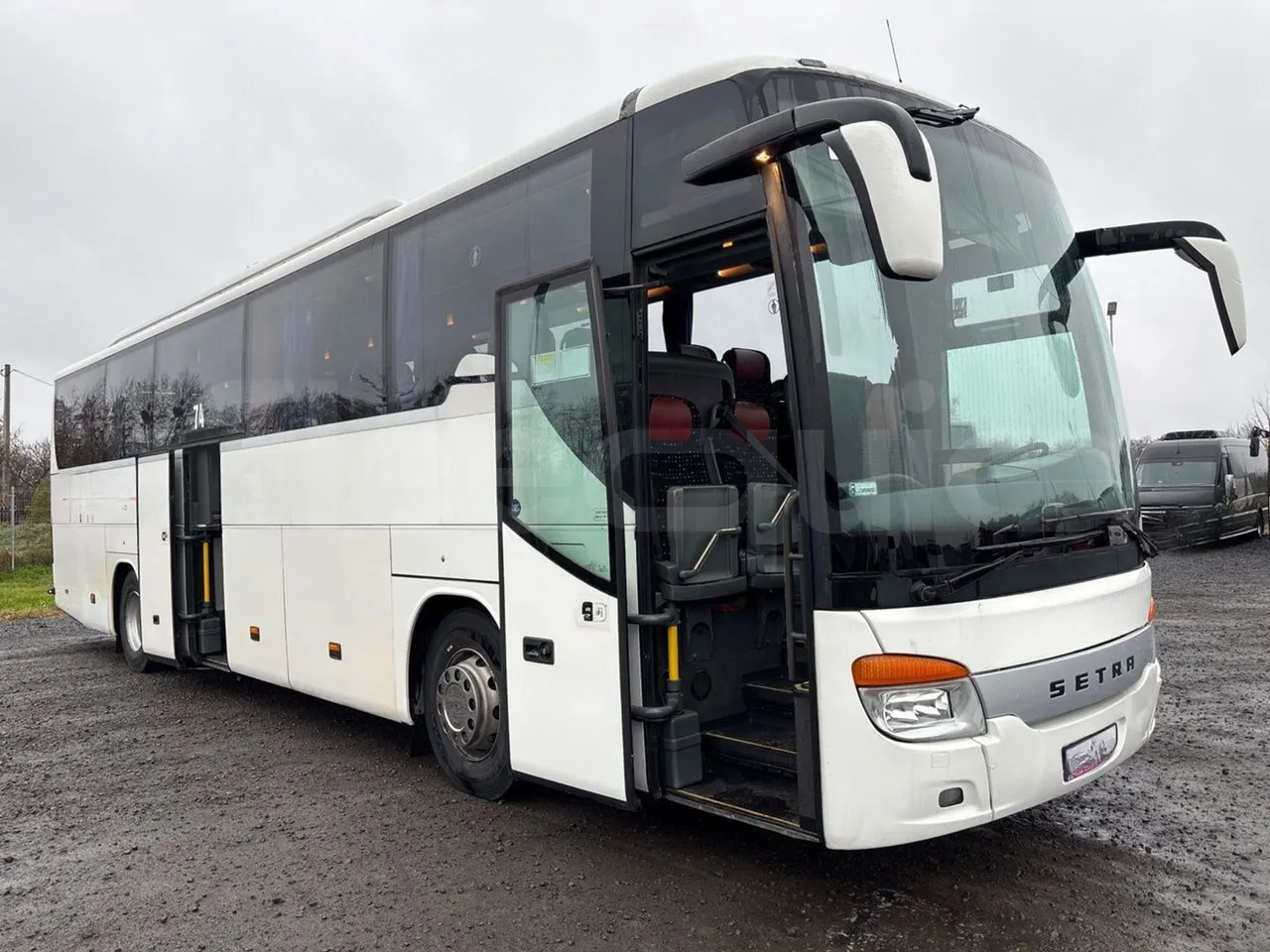 Setra S415 HD - 12m - Euro3 - 310kW - 12mt - 3/4 right front doors open