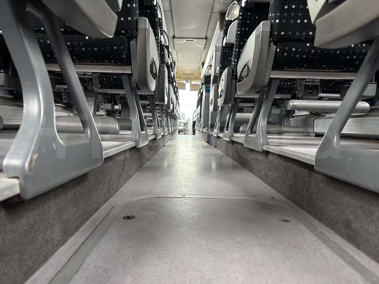 Setra S415 HD - 12m - Euro3 - 310kW - 12mt - seat brackets photo