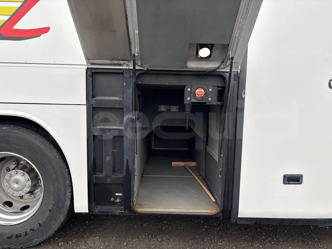 Setra S415 HD - 12m - Euro3 - 310kW - 12mt - external compartments photo
