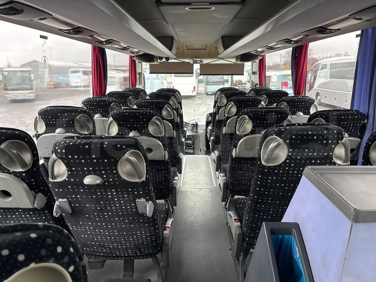Setra S415 HD - 12m - Euro3 - 310kW - 12mt - forward view middle aisle