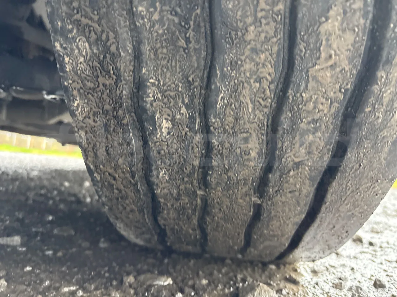 Setra S415 HD - 12m - Euro3 - 310kW - 12mt - tread condition front tires left