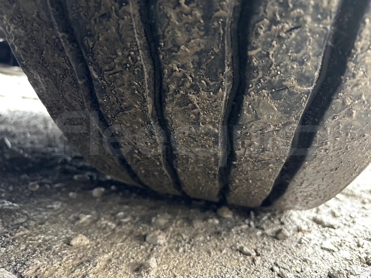 Setra S415 HD - 12m - Euro3 - 310kW - 12mt - tread condition front tires right