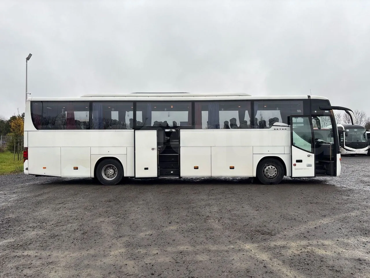 Setra S415 HD - 12m - Euro3 - 310kW - 12mt - right side doors open