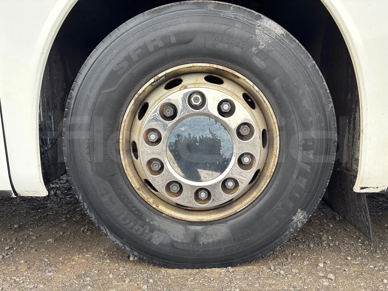 Setra S415 HD - 12m - Euro3 - 310kW - 12mt - front left tire measurements