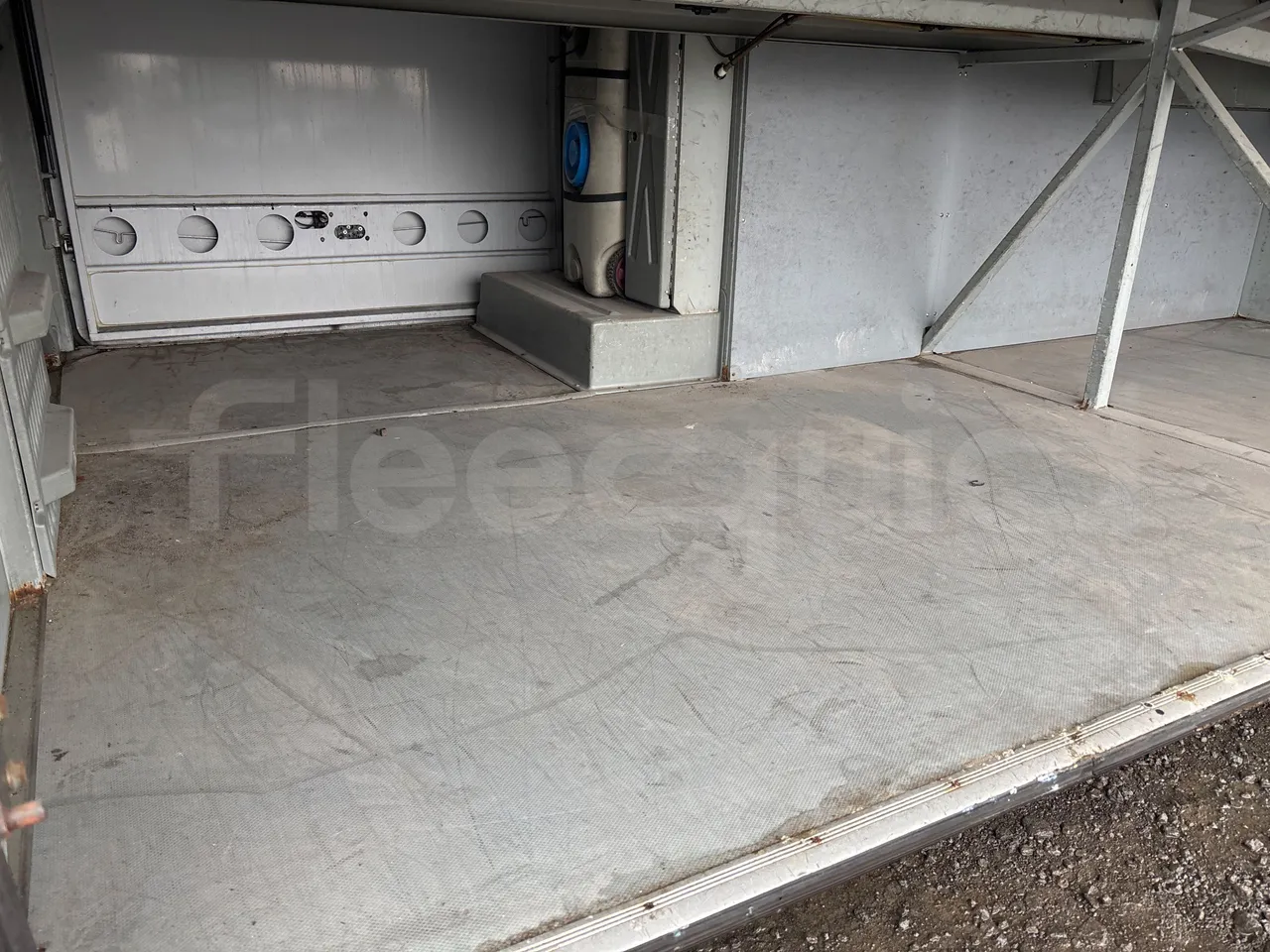 Setra S415 HD - 12m - Euro3 - 310kW - 12mt - under carpet photo