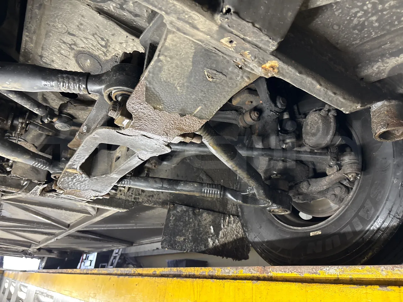 Setra S415 HD - 12m - Euro3 - 310kW - 12mt - front axle right side