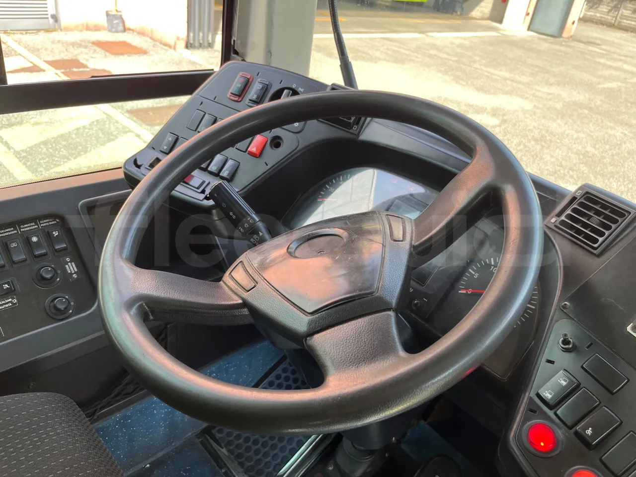 Irisbus Citelis PS09D1 PS09D1-98  - Euro5 - 213kW - 11.990mt - steering wheel photo