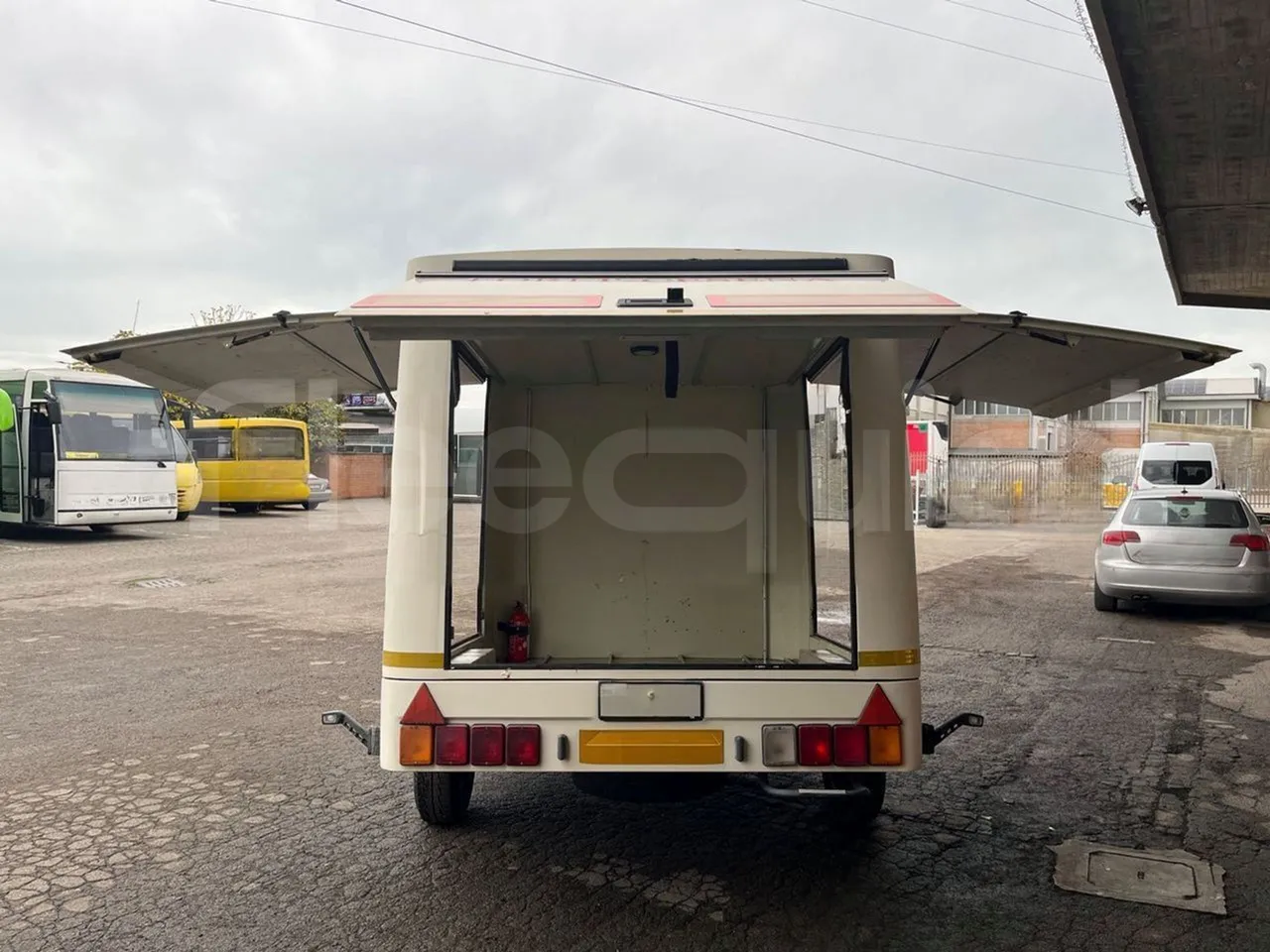 Pedretti M1500 Rimorchio - 3.78m - front door 1 open