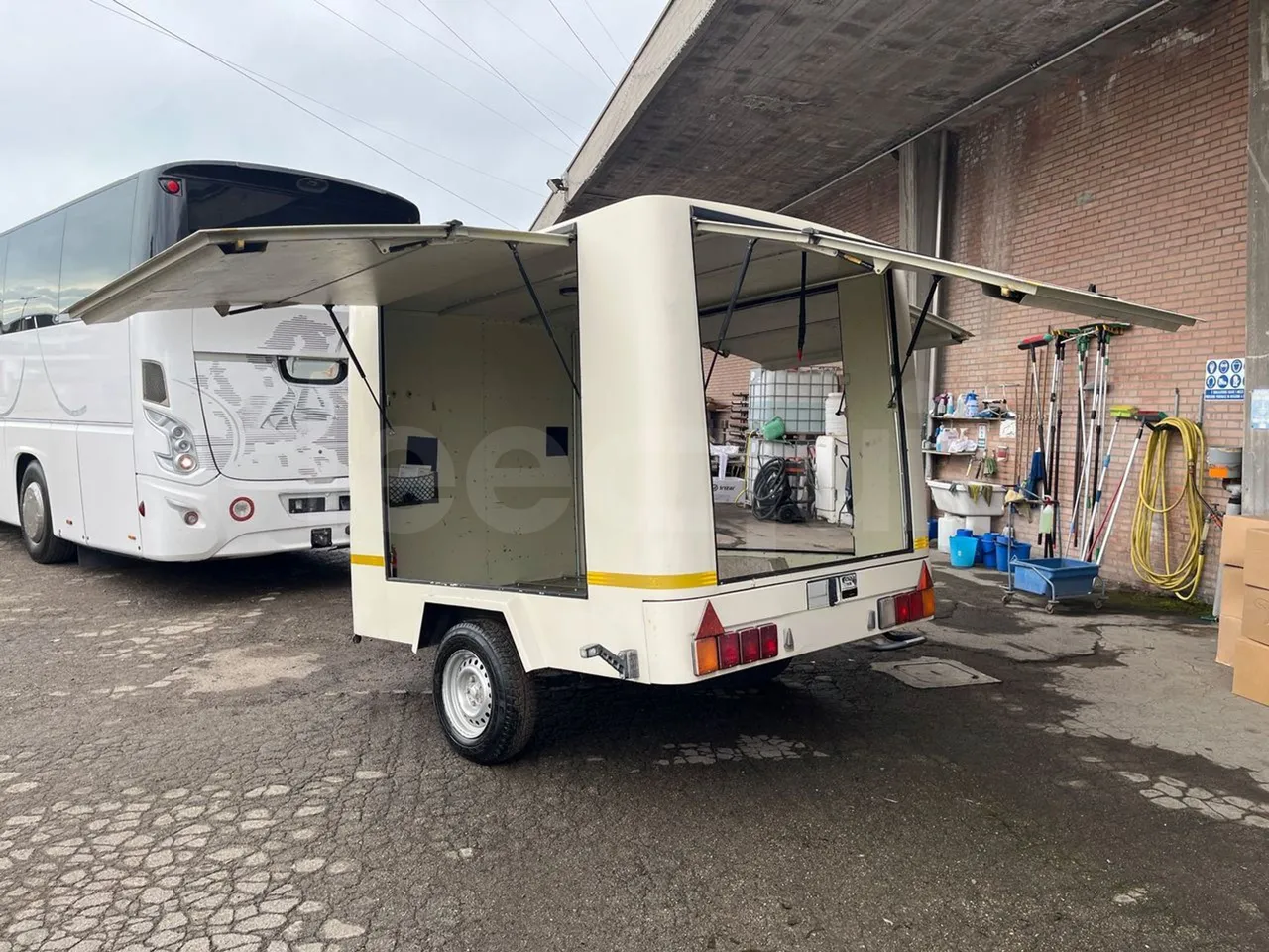 Pedretti M1500 Rimorchio - 3.78m - front door 3 open