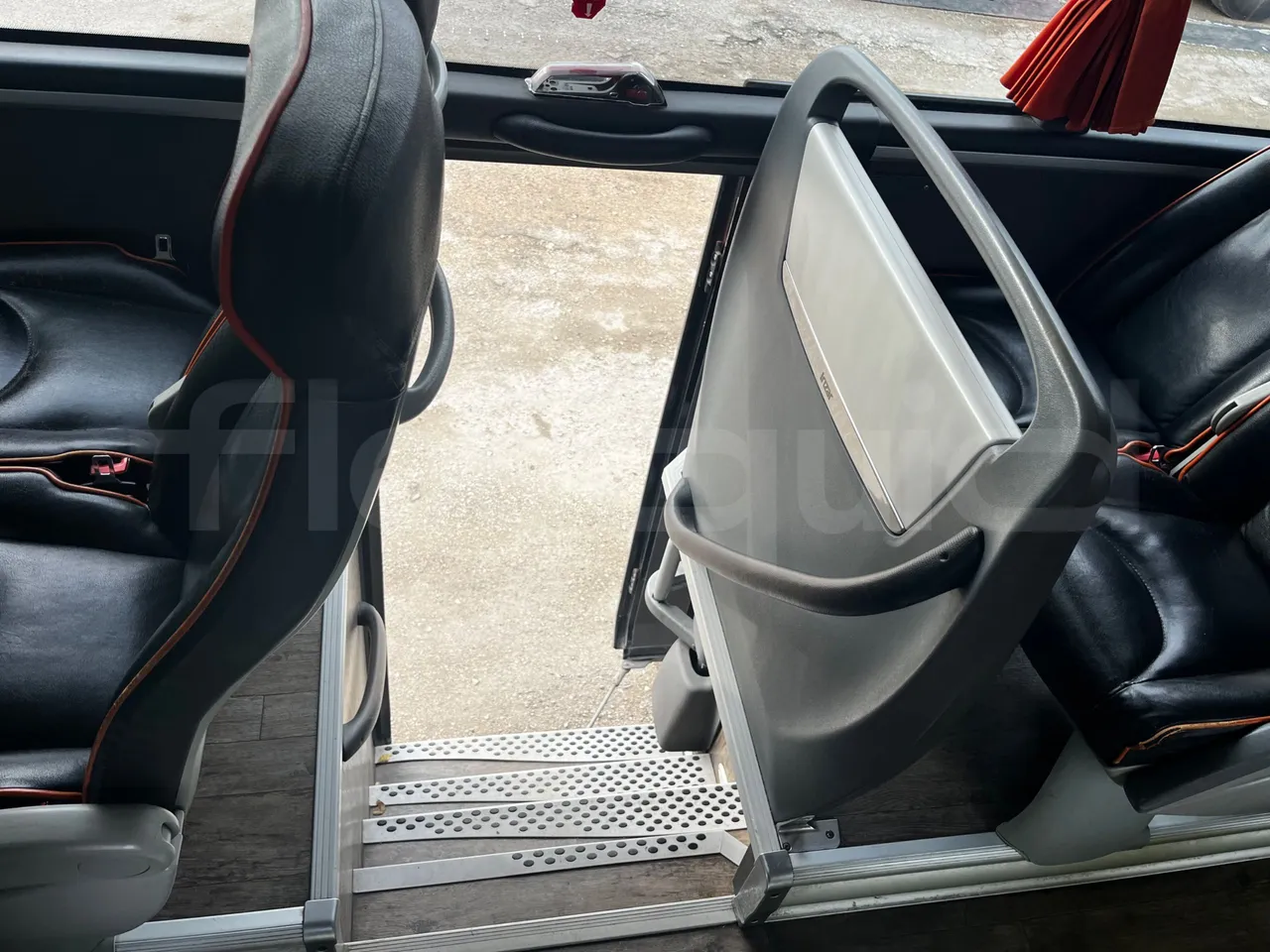 Irizar i6 M325 10 - Euro5 - 294kW - 12.200mt - jack and driver keys