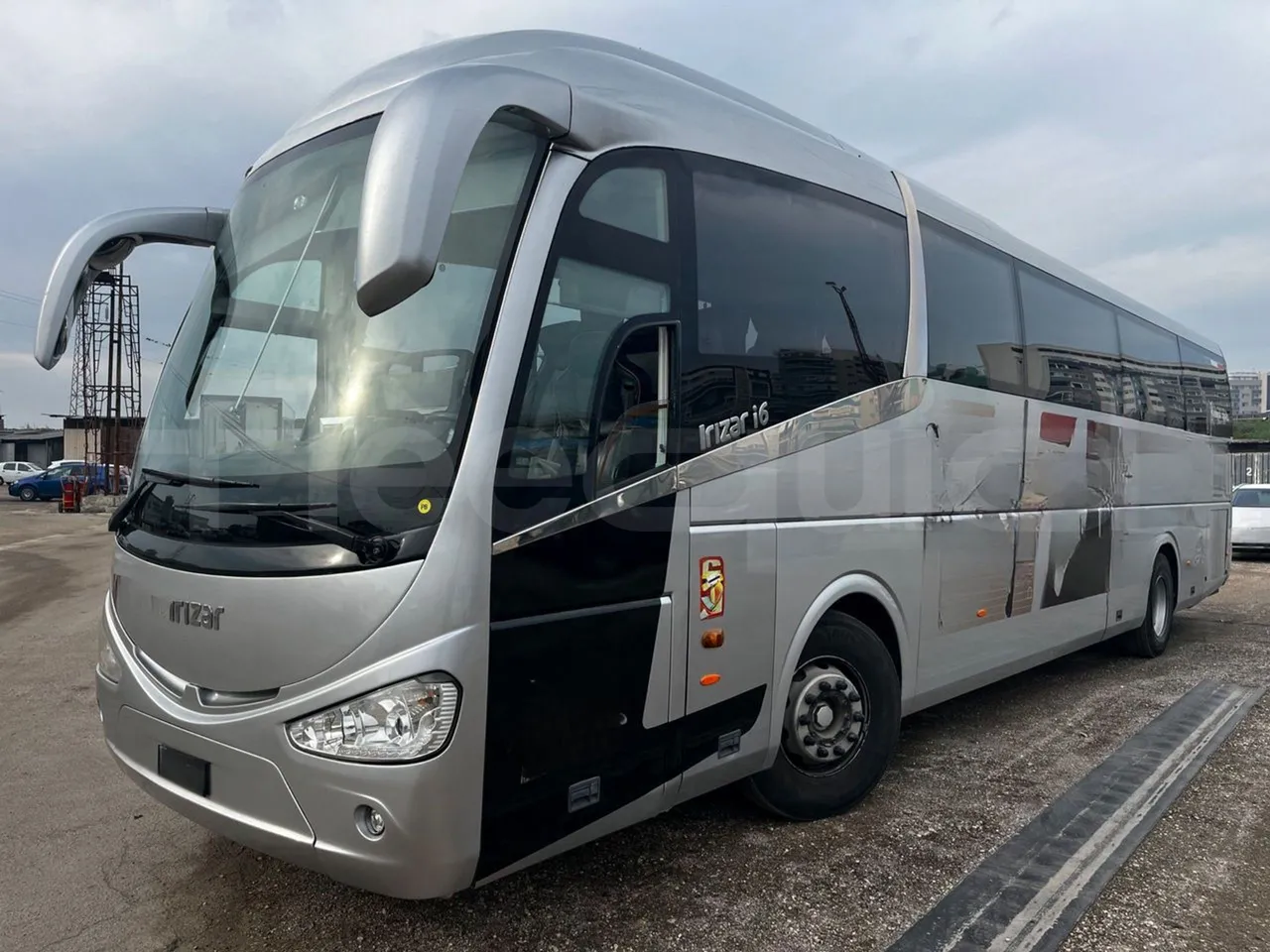 Irizar i6 M325 10 - Euro5 - 294kW - 12.200mt - 3/4 front left