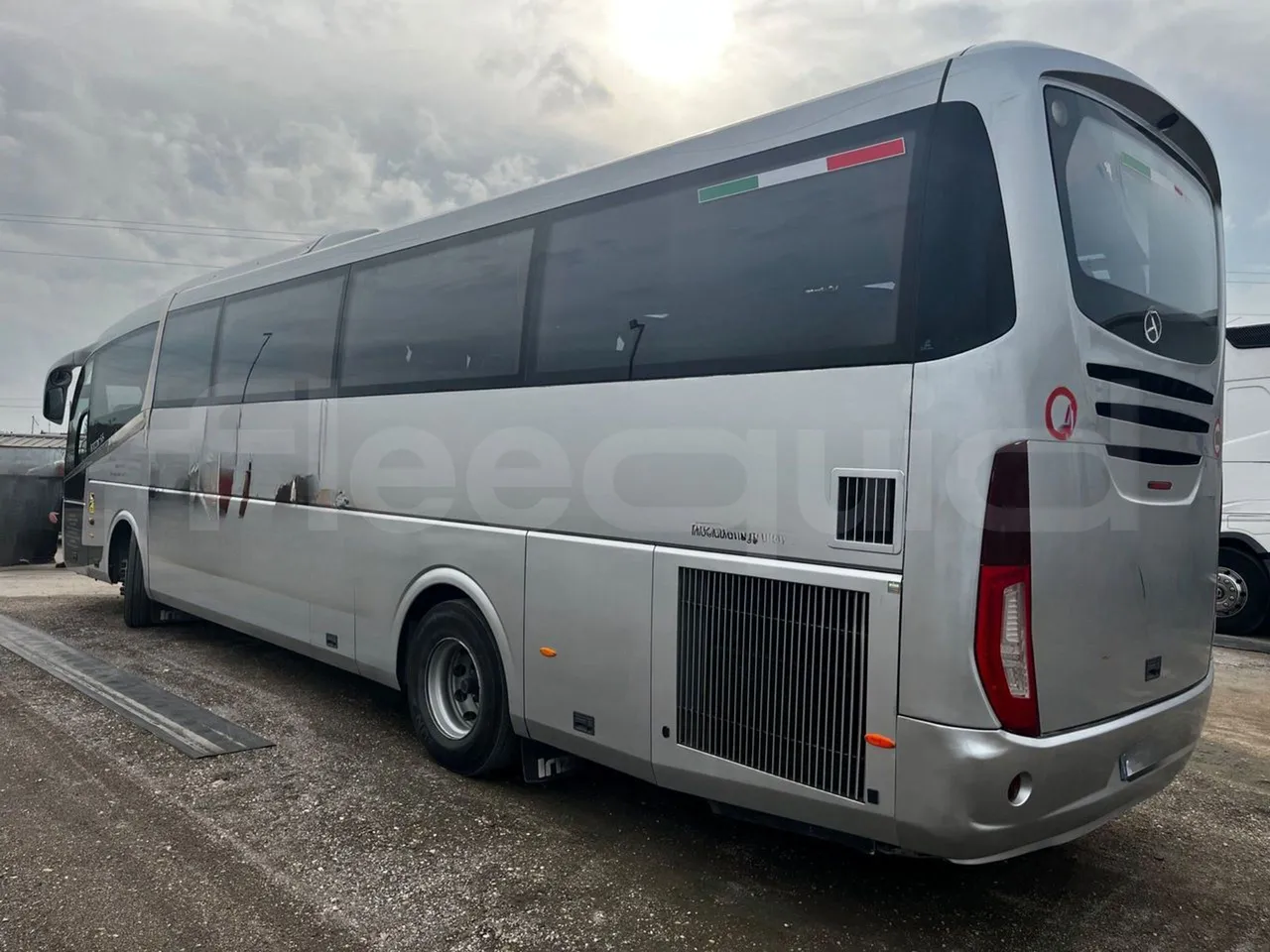 Irizar i6 M325 10 - Euro5 - 294kW - 12.200mt - 3/4 left rear side