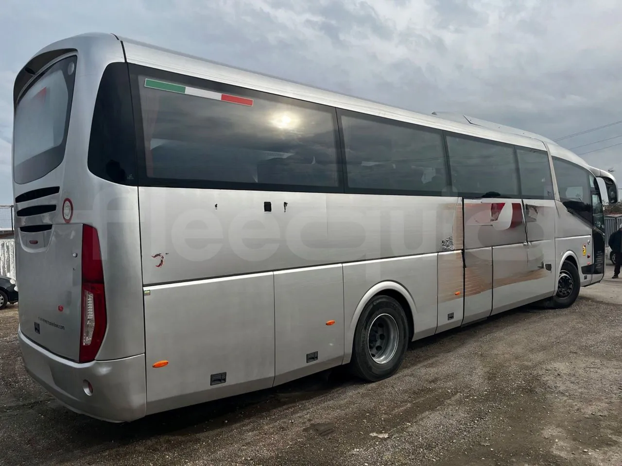 Irizar i6 M325 10 - Euro5 - 294kW - 12.200mt - 3/4 right rear doors closed