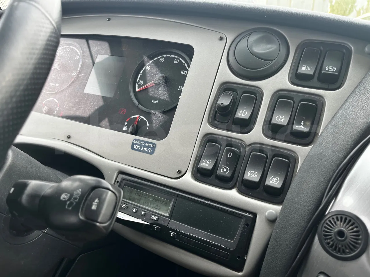 Irizar i6 M325 10 - Euro5 - 294kW - 12.200mt - radio accessories photo