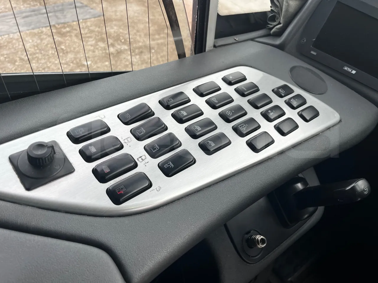 Irizar i6 M325 10 - Euro5 - 294kW - 12.200mt - onboard devices 2