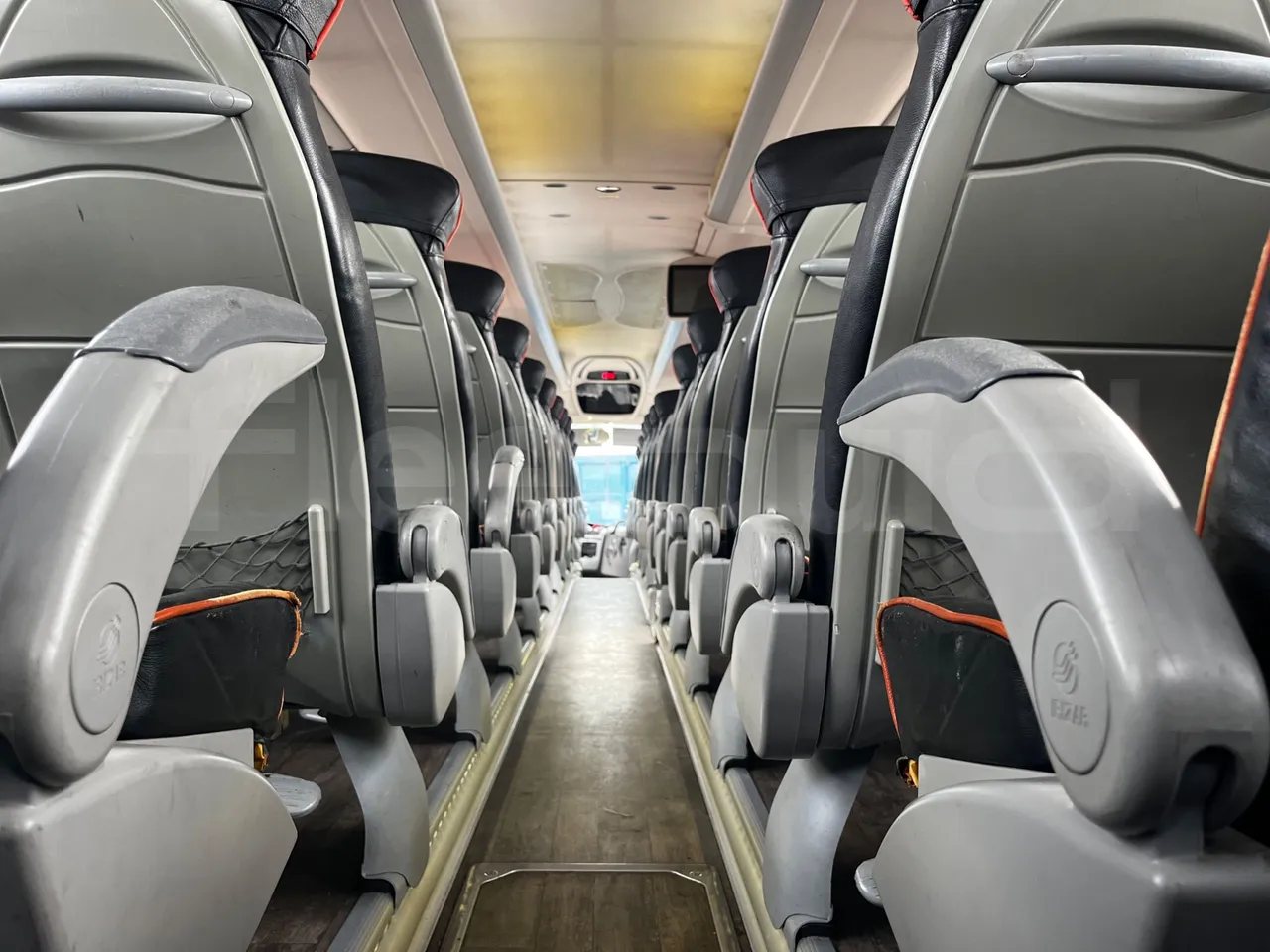 Irizar i6 M325 10 - Euro5 - 294kW - 12.200mt - seat brackets photo