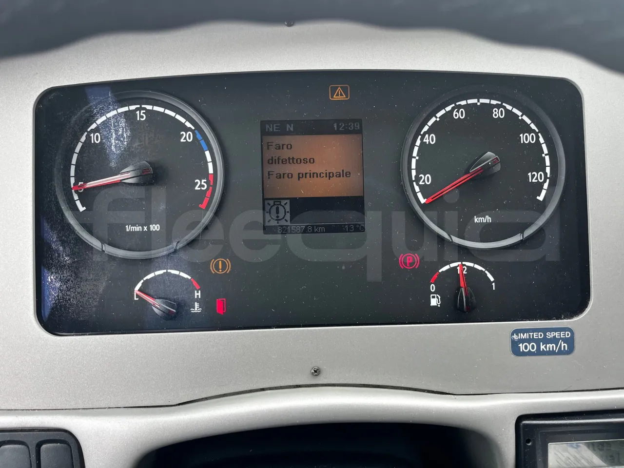 Irizar i6 M325 10 - Euro5 - 294kW - 12.200mt - dashboard lights on