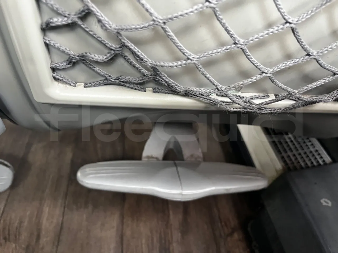 Irizar i6 M325 10 - Euro5 - 294kW - 12.200mt - footrest detail photo