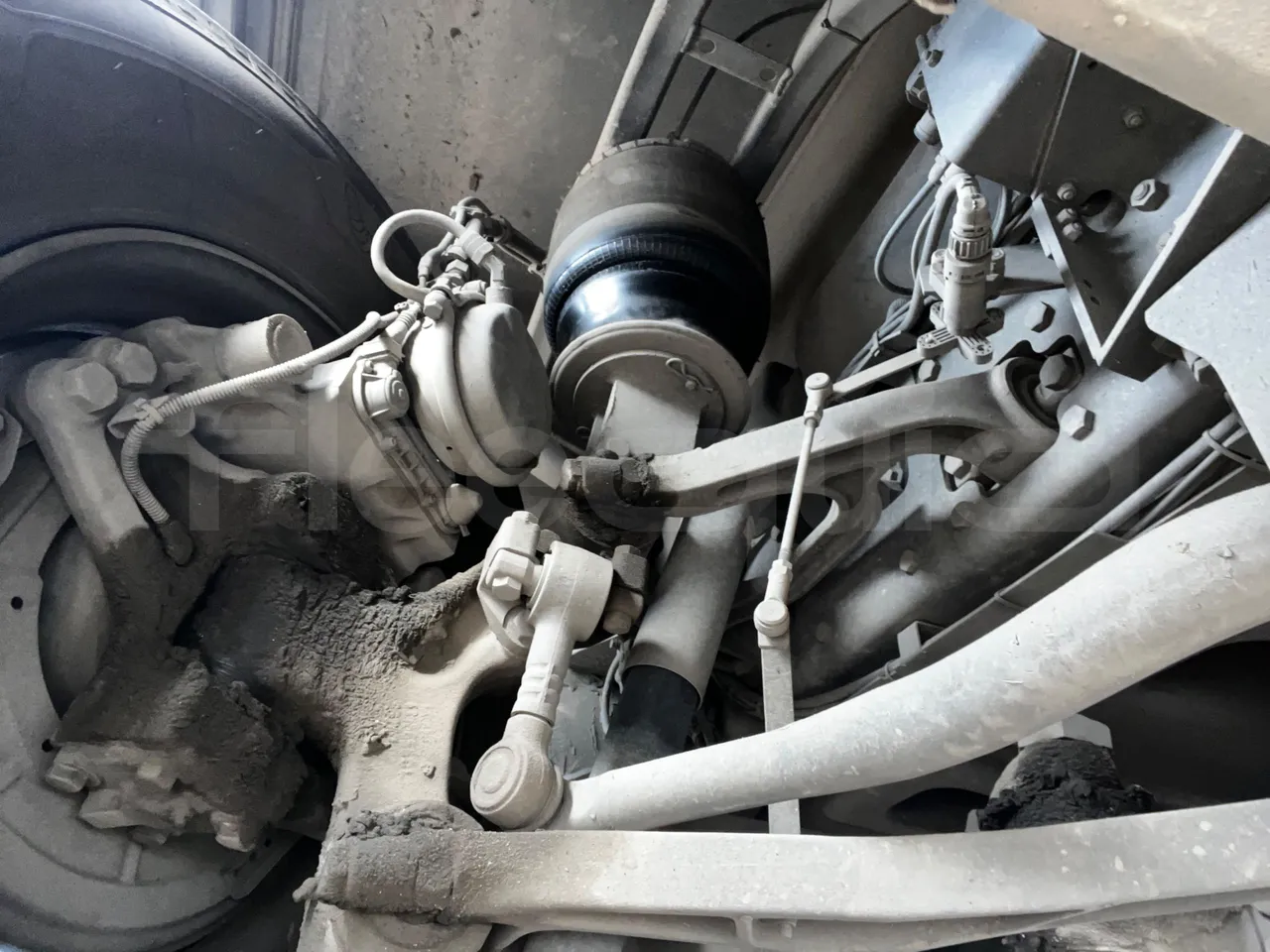 Irizar i6 M325 10 - Euro5 - 294kW - 12.200mt - front shock absorbers right