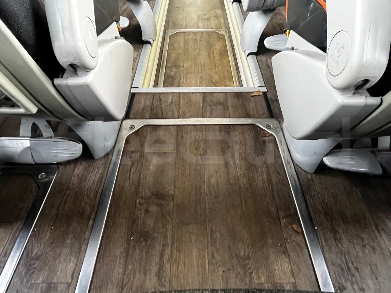 Irizar i6 M325 10 - Euro5 - 294kW - 12.200mt - floor hatches photo