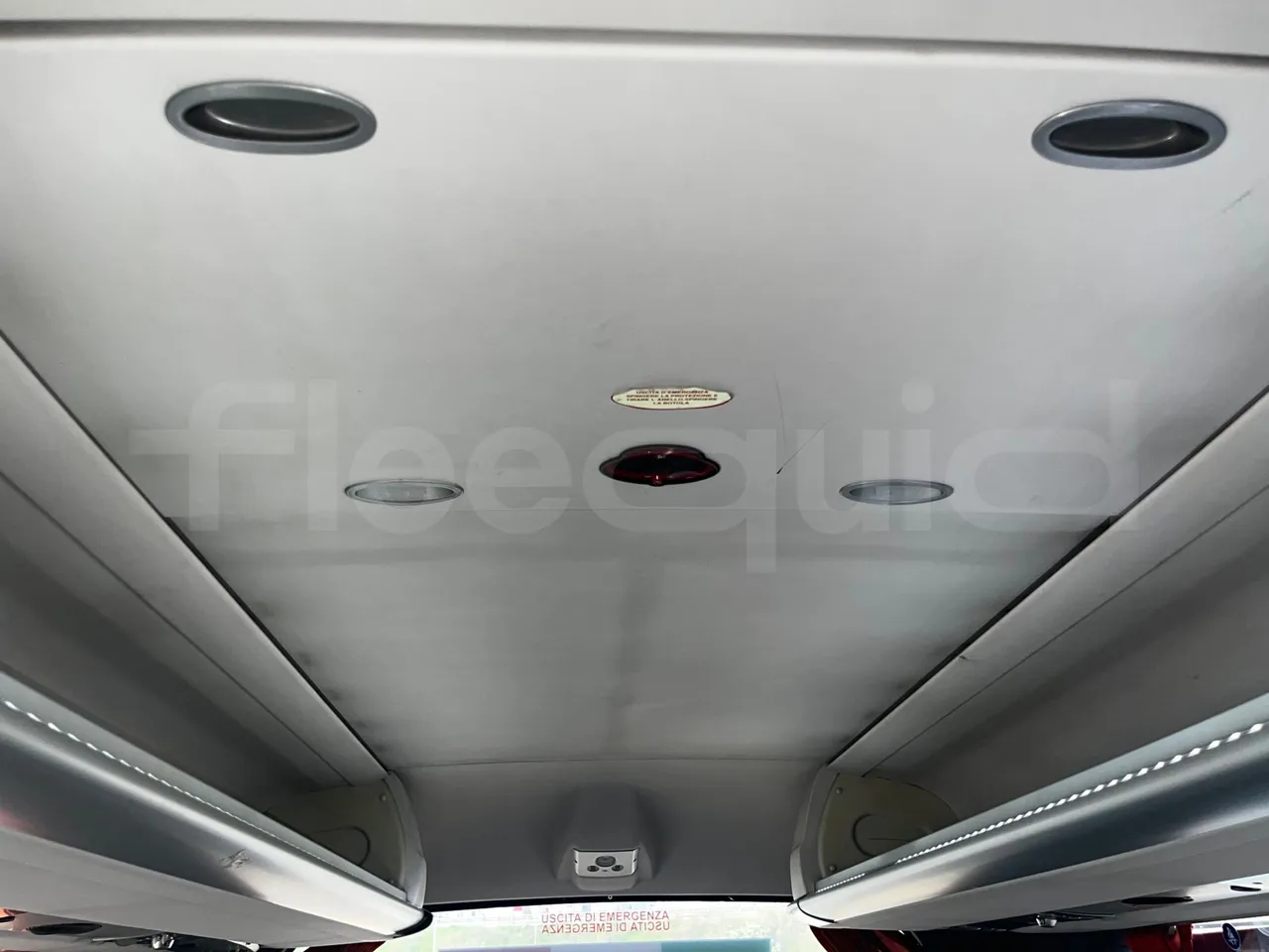 Irizar i6 M325 10 - Euro5 - 294kW - 12.200mt - roof hatch 2