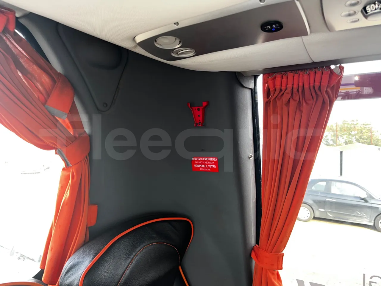 Irizar i6 M325 10 - Euro5 - 294kW - 12.200mt - roof hatch 3