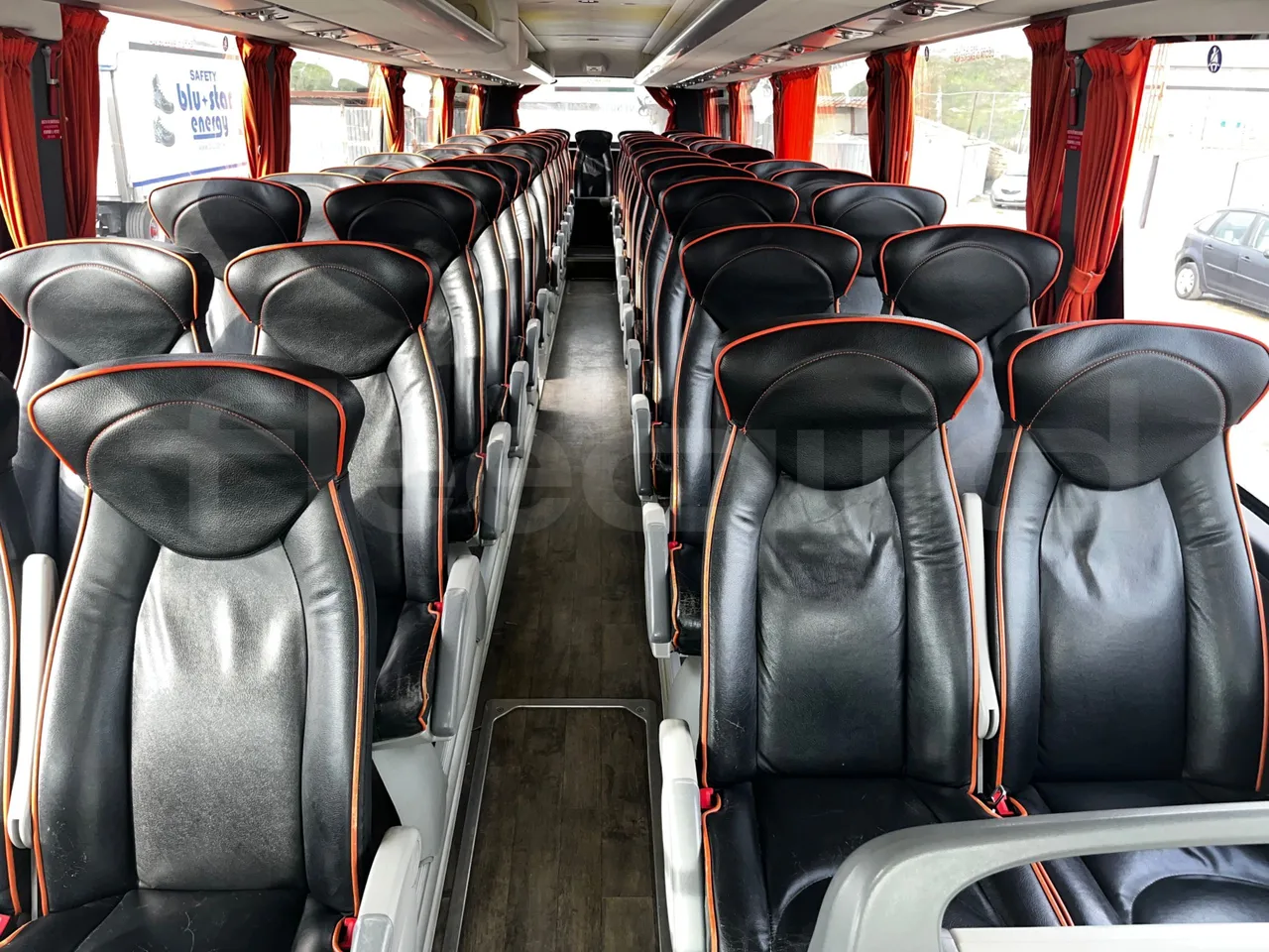 Irizar i6 M325 10 - Euro5 - 294kW - 12.200mt - reverse view middle aisle