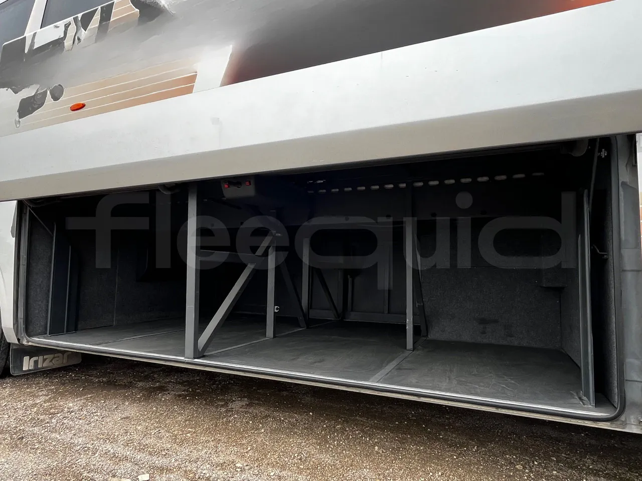 Irizar i6 M325 10 - Euro5 - 294kW - 12.200mt - internal frame rust check