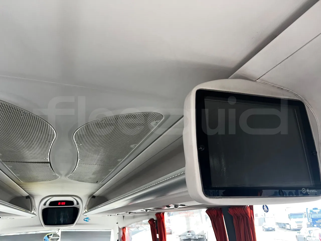 Irizar i6 M325 10 - Euro5 - 294kW - 12.200mt - monitor detail photo