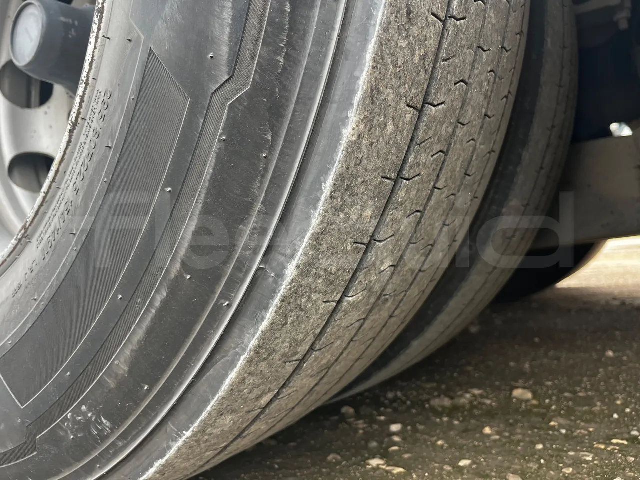 Irizar i6 M325 10 - Euro5 - 294kW - 12.200mt - tread condition front tires left