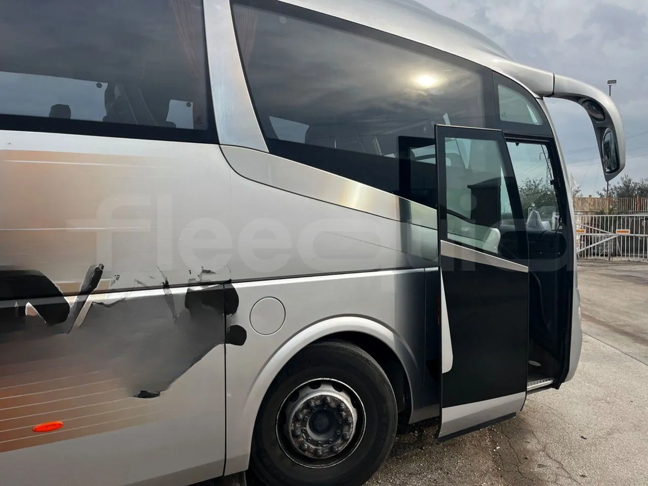 Irizar i6 M325 10 - Euro5 - 294kW - 12.200mt - platform open photo