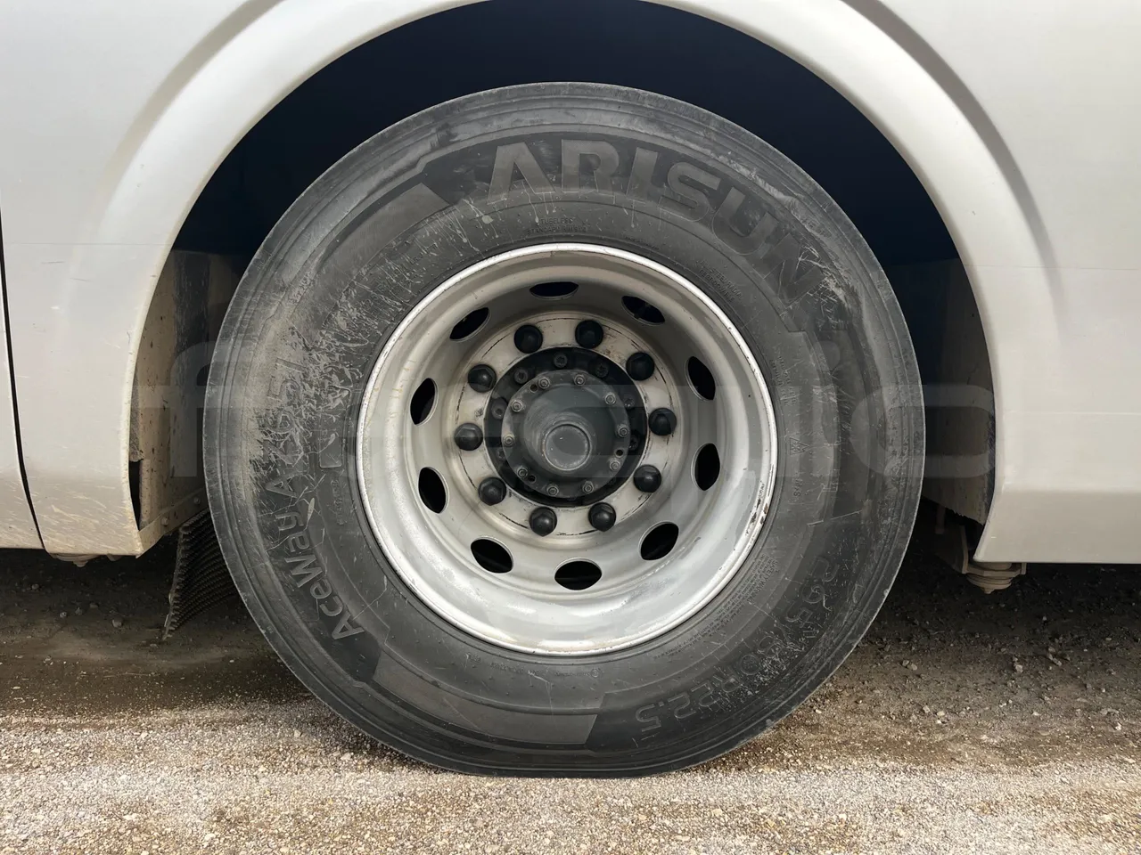 Irizar i6 M325 10 - Euro5 - 294kW - 12.200mt - rear left tire photo