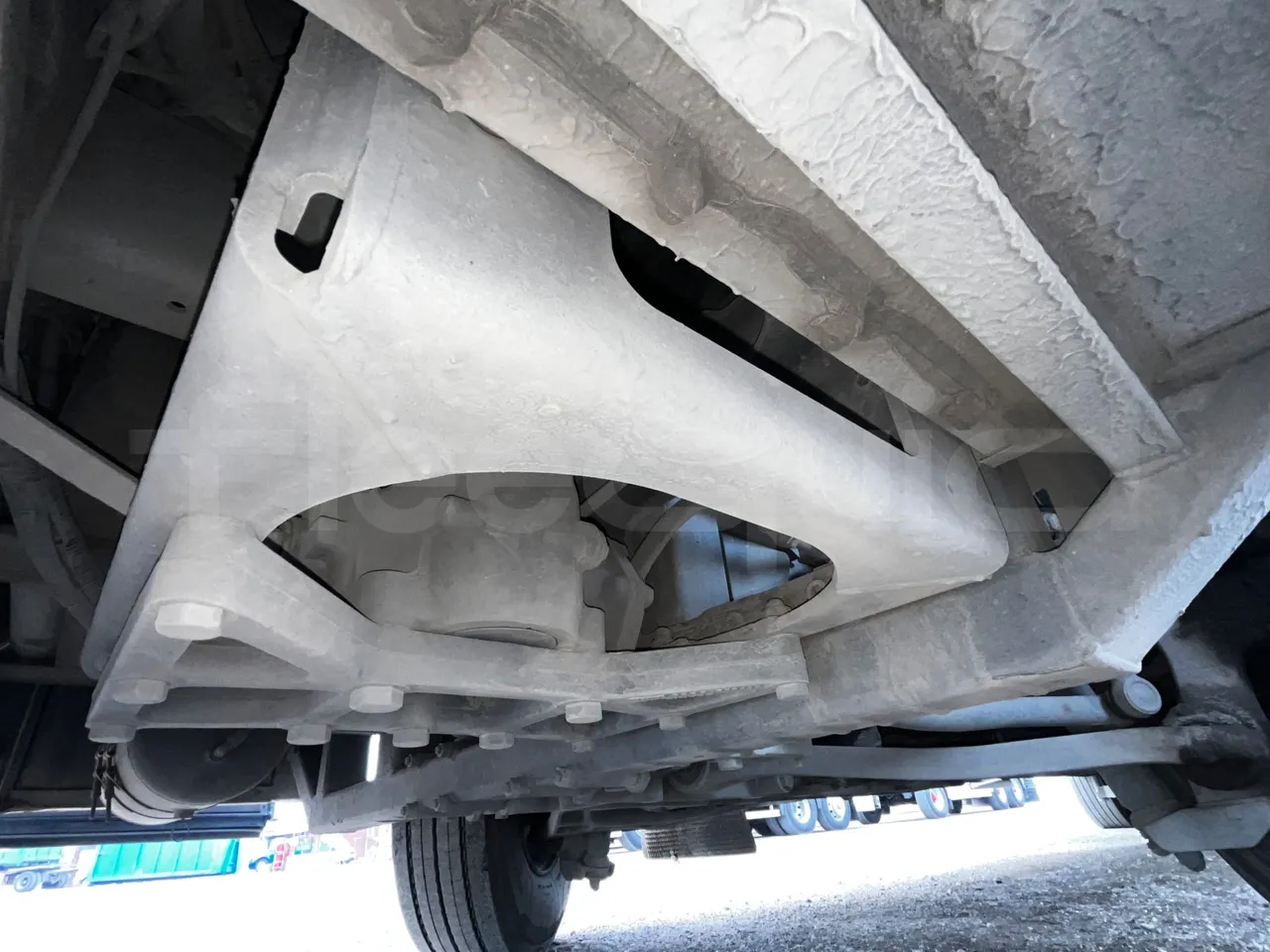 Irizar i6 M325 10 - Euro5 - 294kW - 12.200mt - front axle right side