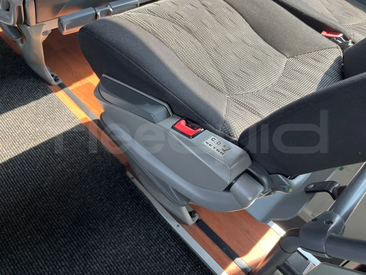 Setra S 431 DT - EUR6 - 375kW - 13.89m - armrest detail photo