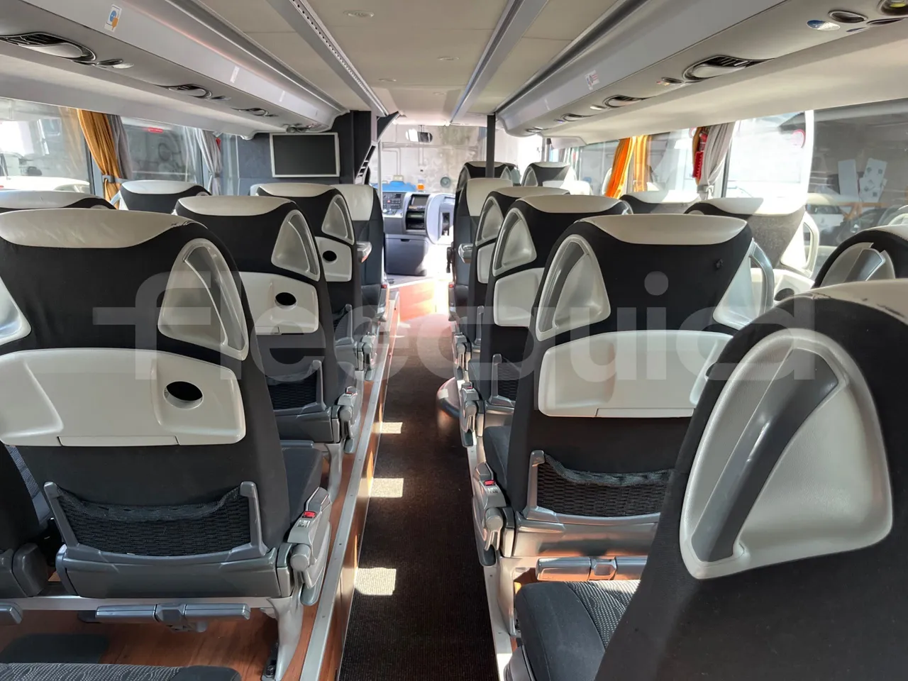 Setra S 431 DT - EUR6 - 375kW - 13.89m - forward view middle aisle