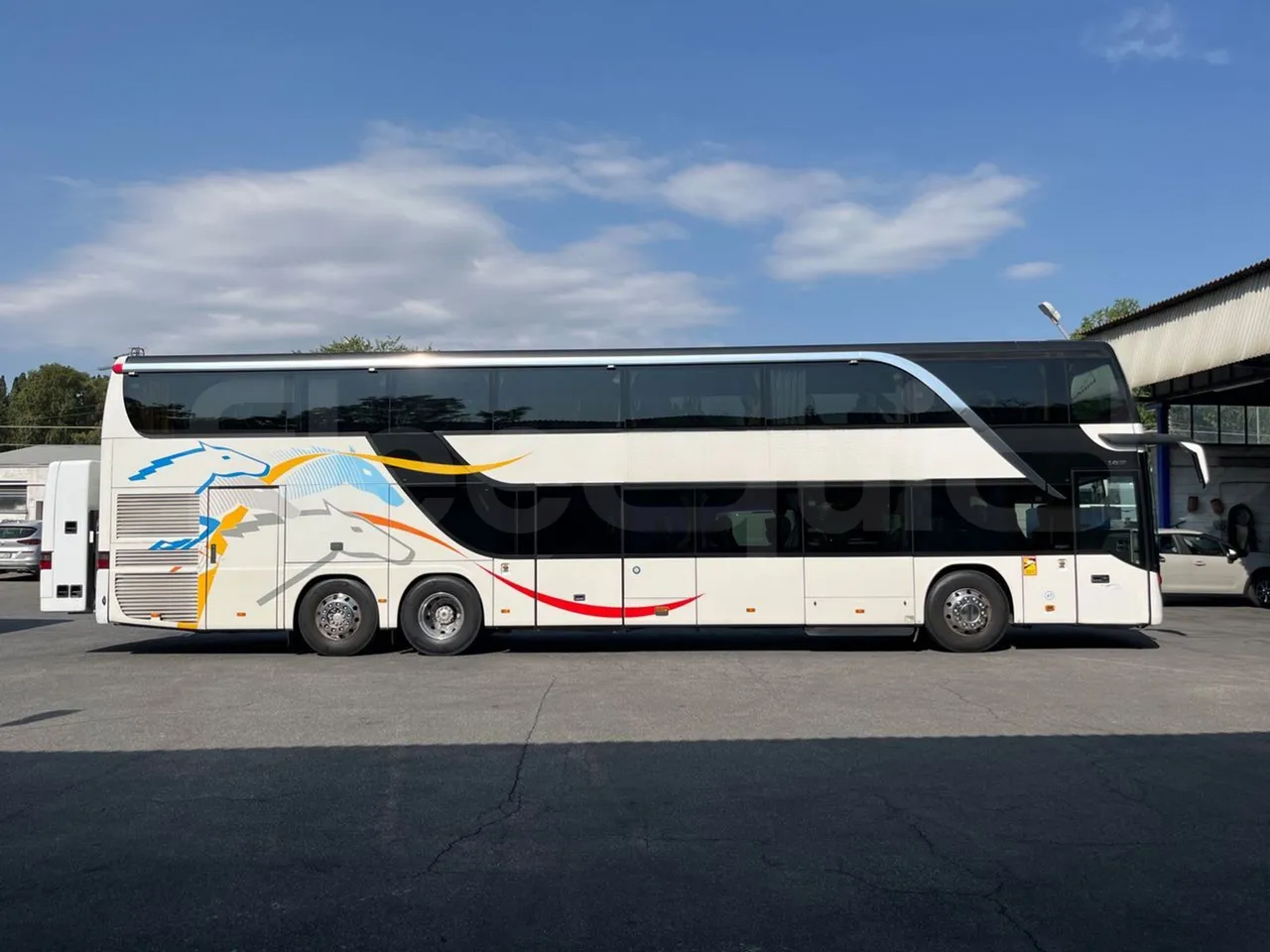 Setra S 431 DT - EUR6 - 375kW - 13.89m - right side doors closed