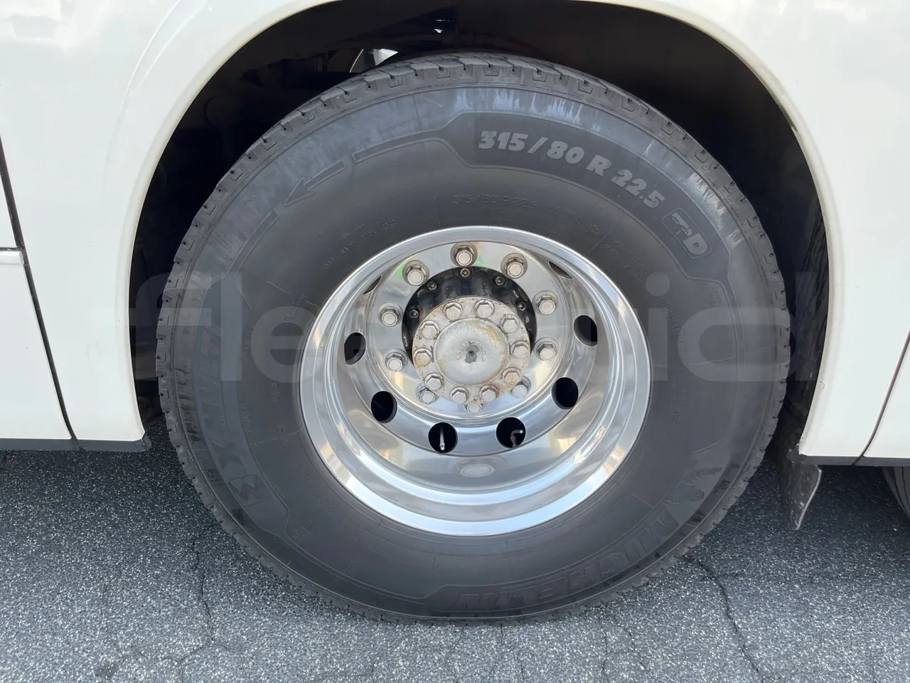 Setra S 431 DT - EUR6 - 375kW - 13.89m - front left tire measurements